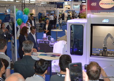 After a push of a button, the curtain fell and Tissue Culture Planter was on display, attracting a lot of attention for three days afterwards.